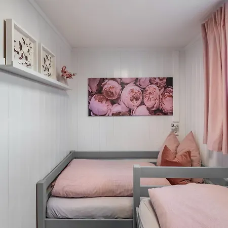 Mit Sauna In *